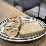 S・E・C Greensprings - ◆パンは2種、ホイップバター添え・・温められていて普通に美味しい。