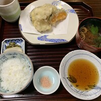 寺町よしくら - 日替わり定食＊今日は鱧の天ぷら♡お味噌汁♤御飯　御飯はお代わり無料