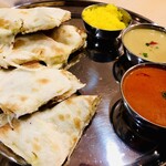 インド料理店 RISHTA - 料理写真:Dランチ(バターチキンカレー、エビカレー)
