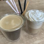 NEMS CAFE - ホットコーヒーとカフェラテホイップ乗せ