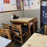旭屋 - 店内　テーブル席