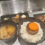 鉄板本舗 無限牛ハンバーグ - 料理写真: