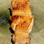 オオクサ - 熊野地鶏のソリモモ　上の巨大な肉がソリです（過去撮影分）