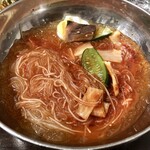 板橋冷麺 - スープビビン冷麺(カット&かき混ぜ後)