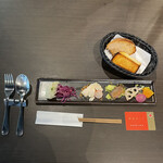 O-Ru Kafe Tanita Kafe - パスタランチ¥1800の前菜とパン