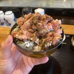 魚けん - わさび醤油を掛けて頂きます