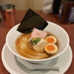 酒肴場 屯 - 津軽煮干し中華蕎麦（味玉入り）¥950