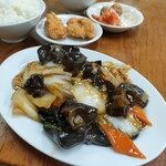 土鍋・大餃子 - きくらげと白菜炒めのランチ¥750
