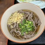 山茶屋 - ハーフサイズでは無く、フルサイズの蕎麦。出汁がメチャクチャ旨い。十割蕎麦に近いです。