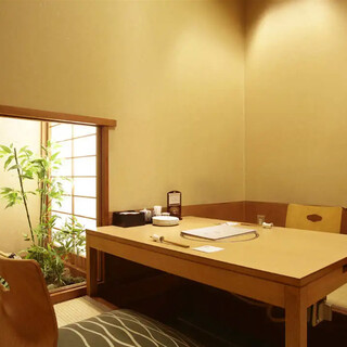A sophisticated Japanese atmosphere. Enjoy a relaxing moment in a high-quality private room