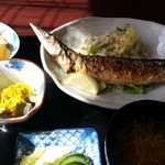 仁三郎 - 2013/9/20　秋刀魚の塩焼と生野菜