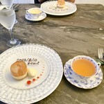 スープとカレー ボンジョルネ - ●デザート
      レアチーズケーキ　桃のジュレのせ
      バニラムースを添えて
