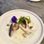 スープとカレー ボンジョルネ - ●ポワソン（魚のメイン）
      カマスのポワレを焼きなすと
      ムール貝とあさりのホワイトソース
      ブロッコリー・姫大根