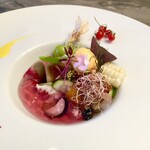 スープとカレー ボンジョルネ - ●前菜
      真鯛のマリネとパプリカのムース・紫蘇ジュレのジャン・ド・フルール
      とうもろこし・マイクロきゅうり・ズッキーニ・パプリカ等