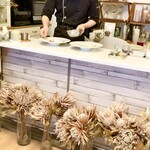 スープとカレー ボンジョルネ - 前菜準備中