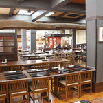 越前そばの里 - イステーブル席、お子様用椅子も常備しています