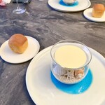 スープとカレー ボンジョルネ - ●スープ&パン
      バターナッツカボチャの冷製スープ
      トマトのパン