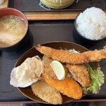 タカマル鮮魚店 - ミックスフライ定食（ご飯大盛り）