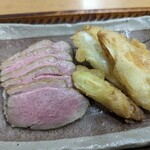 Teuchi Soba Kosuge - 低温調理の鴨ロース・葱の天ぷら