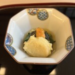 山玄茶 - 旬の帆立とほうれん草、ずいきのお浸し。爽やかな始まり。