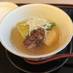 山玄茶 - パカッ。夏の旬尽くし。蛸と賀茂茄子、蕪と三度豆。お出汁と餡が優しいのです。