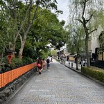 山玄茶 - 風情ある祇園の街並み。インバウンドが増えましたが、この辺りはまだ静かな方です。