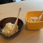山玄茶 - 自家製の鯛でんぷに、ちりめん山椒。どちらも白いご飯に合います。