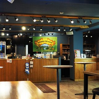 「いつでもアメリカ」を感じる空間◆サク飲み・スポーツ観戦も◎