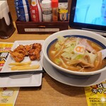 8番らーめん - 味噌、塩、醤油の野菜ラーメン