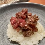 焼肉ホルモンうしごろ - とろけるリブ芯のロース 一口ライス