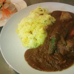 チキン＆ベジタブルのミックスカレー (740円)