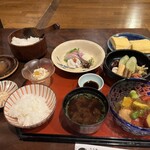 丸太町十二段家 - 一品一品をゆっくり味わう。お茶漬けは最後まで我慢。