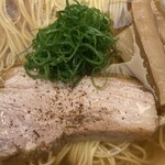 銀座 八五 - 絶品トロトロチャーシューと綺麗な九条葱