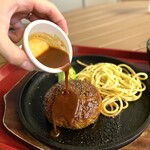 黒煉瓦 - 料理写真:・デミグラスソース ハンバーグステーキ 1,250円/税込