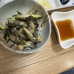 なか乃 - 焼きガキを注文したらこちらが登場！少し燻製しているそうで旨みが凝縮されてた！