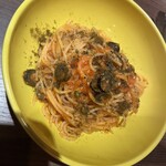 紅の灯 ノヴ - 黒七味のトマトパスタ。ここで黒七味かー、ひねるなー！素晴らしいマッチング