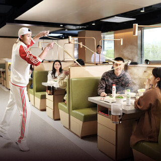 大迫力！目の前で行うカンフー麺無料パフォーマンス♪