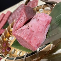 焼肉 よいん - 別皿になってるだけあるヒレ