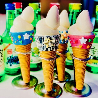 Deco Soft serve ice cream with a cute cone is also very popular♪