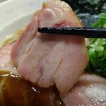 麺処 ほん田 - 脂身が多いが肩ロース系の焼豚