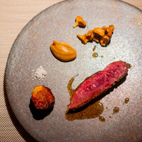 Metis 六本木 - 森県産 ”銀の鴨” 雌 薪焼き 無花果