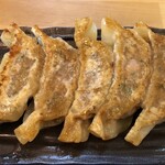 大衆居酒屋 一歩 - スパイシー餃子（税込600円）