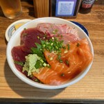 はじめ鮮魚店 - ⭐️海鮮丼(天然生まぐろ、サーモン、天然真鯛)¥1.000