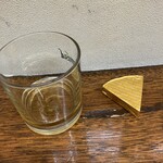 酒のデパート ヒトモト 立ち呑みカウンター - 