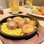 個室 肉割烹 牛若丸 - 鉄板キタアカリのジャガバタコーン