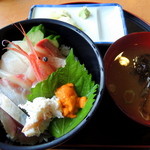 西山パーキング（下り）レストラン - 2013年9月15日(日)　海鮮丼(750円)