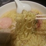 麺屋海神 新宿店 - 麺アップ