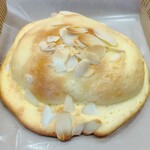 CASCADE - とろ〜りまろやか 自家製クリームパン②