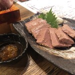 大衆ホルモン肉力屋 - 低温調理されたレバ刺し