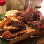大衆ホルモン肉力屋 - この肉5百数十gがサービスって！